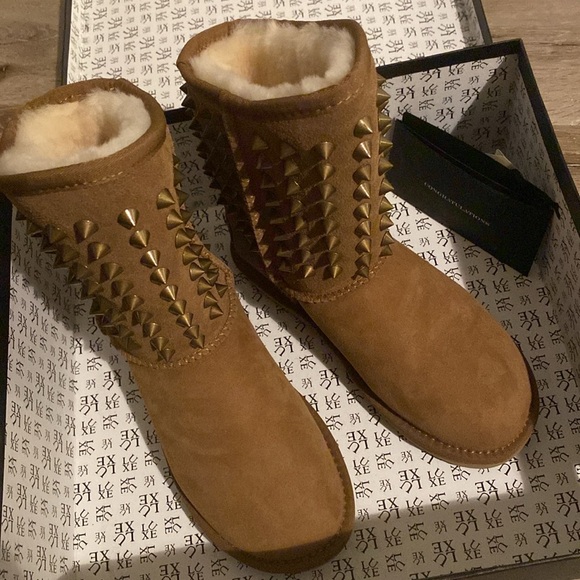EUC [Australia Luxe Collective] Pistol Brown Studded Sheepskin Boots w/ Box W 5 - Picture 4 of 16